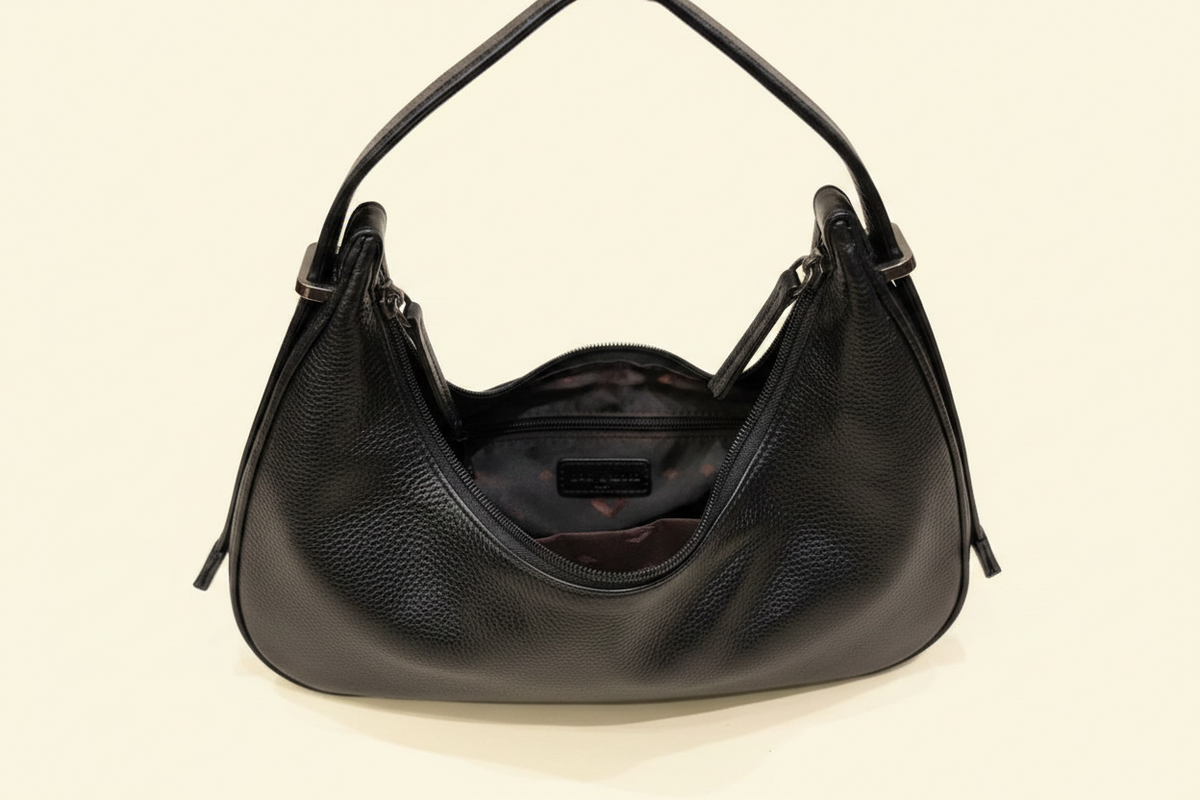 Black Interior – Cream BG