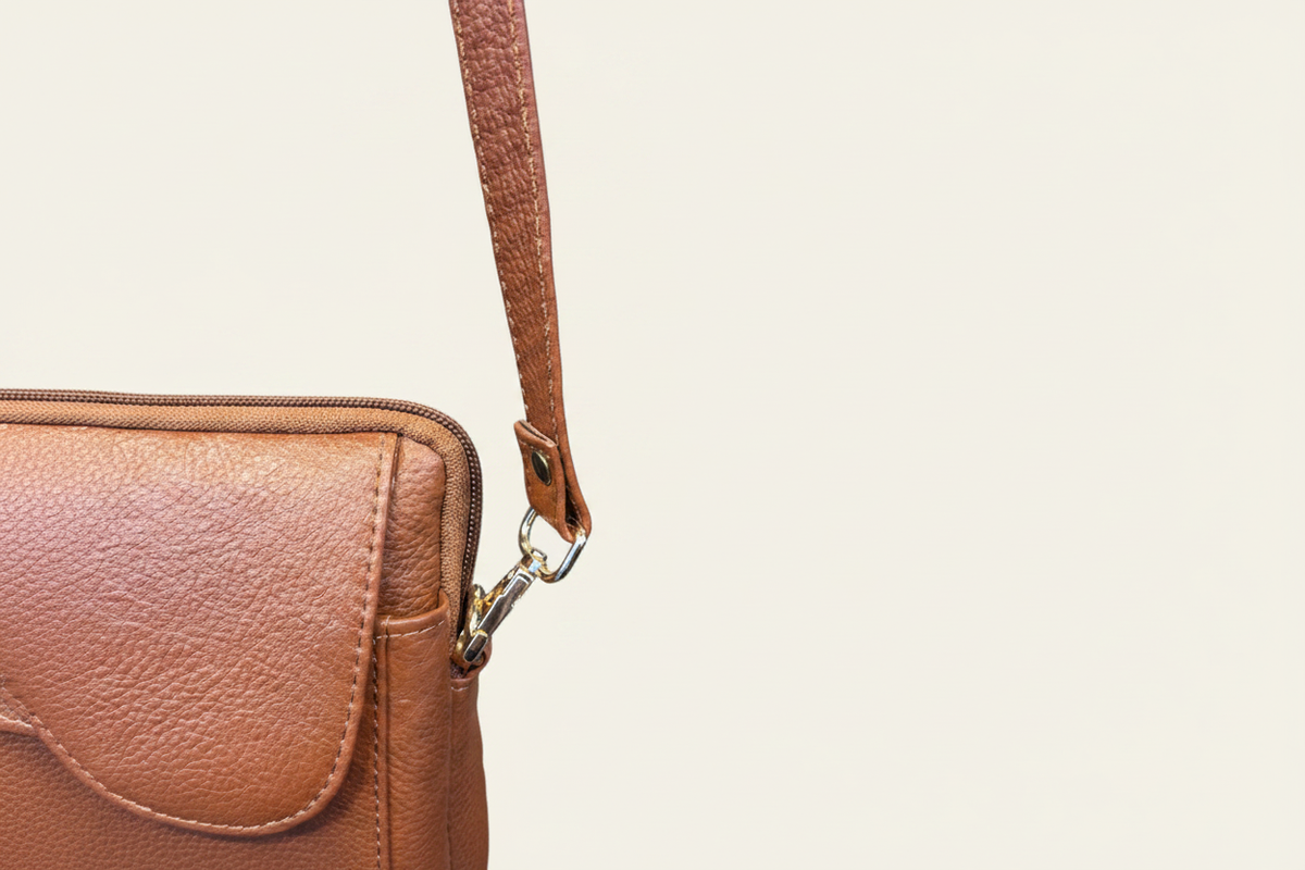 Corner & strap detail